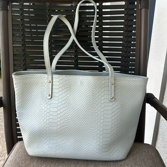 GiGi NewYork. ZIP TAYLOR TOTE - Picture 1 of 8